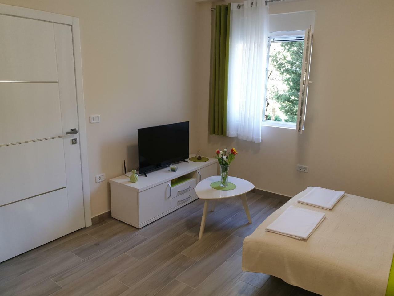 טיווט Apartments Jadran מראה חיצוני תמונה