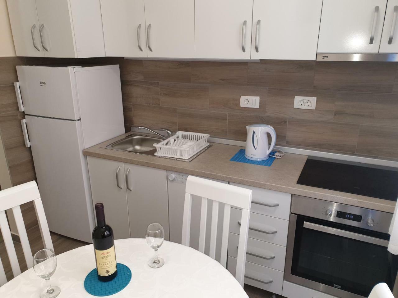 טיווט Apartments Jadran מראה חיצוני תמונה