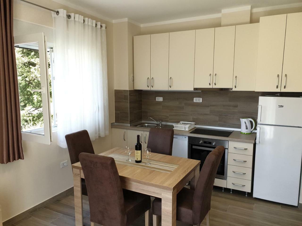 טיווט Apartments Jadran מראה חיצוני תמונה