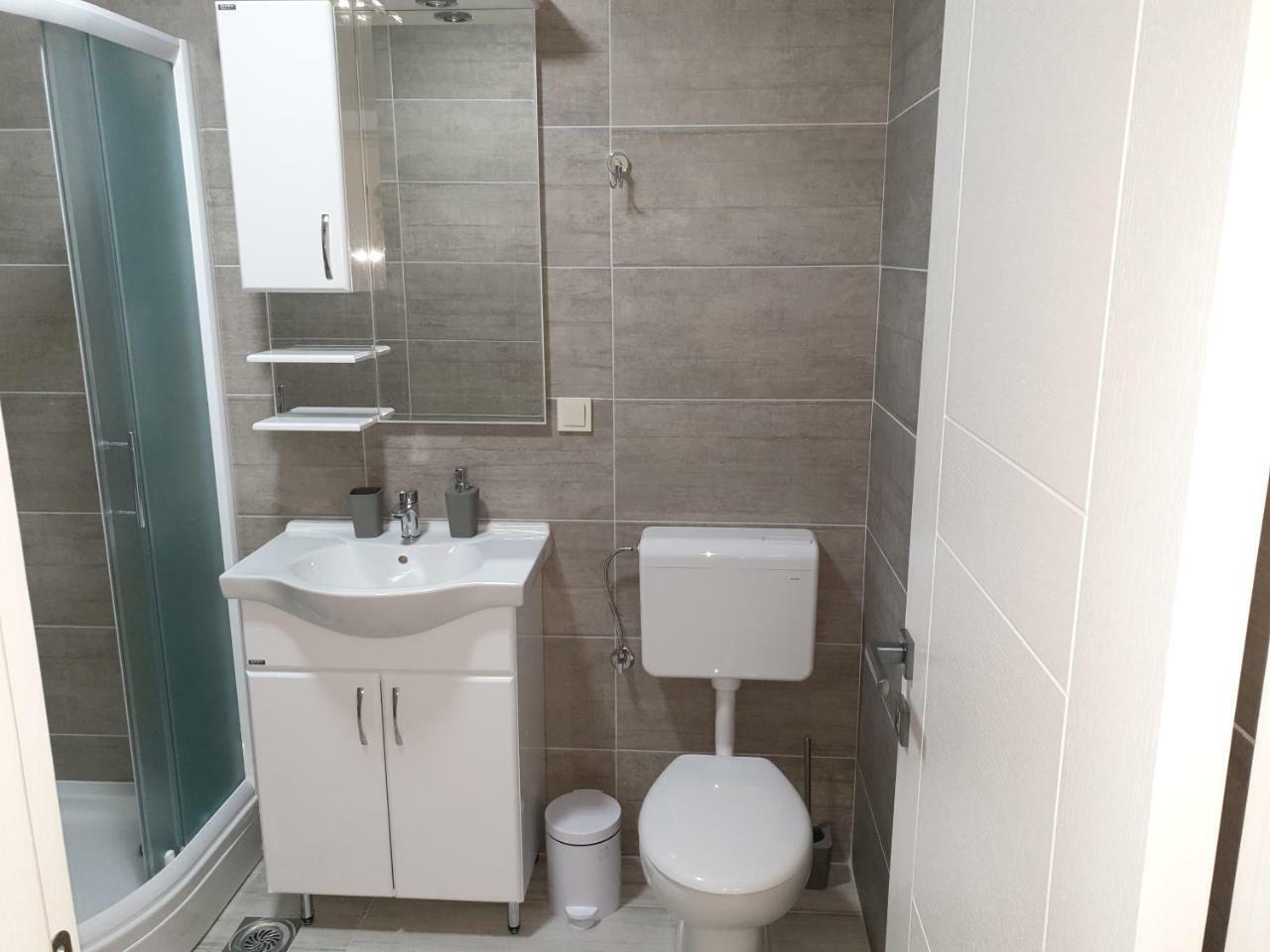 טיווט Apartments Jadran מראה חיצוני תמונה