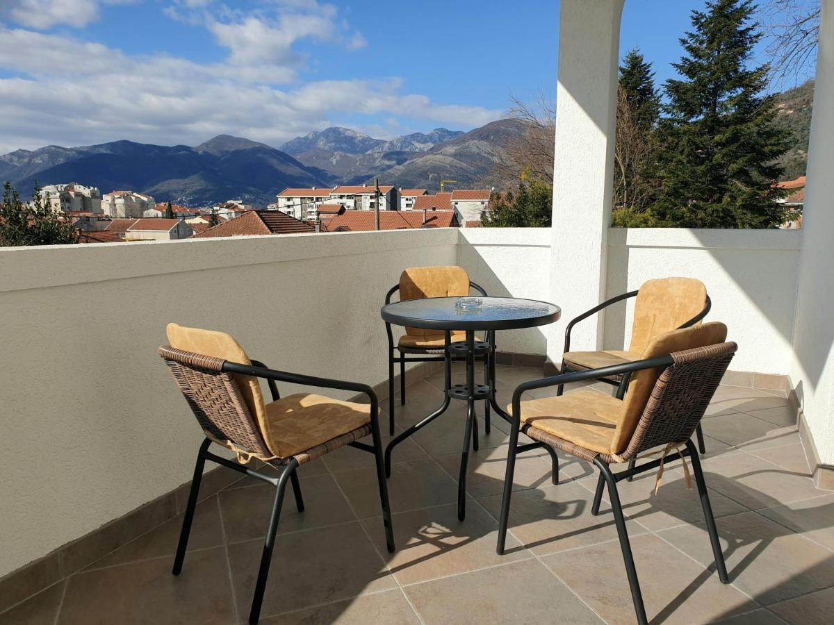 טיווט Apartments Jadran מראה חיצוני תמונה